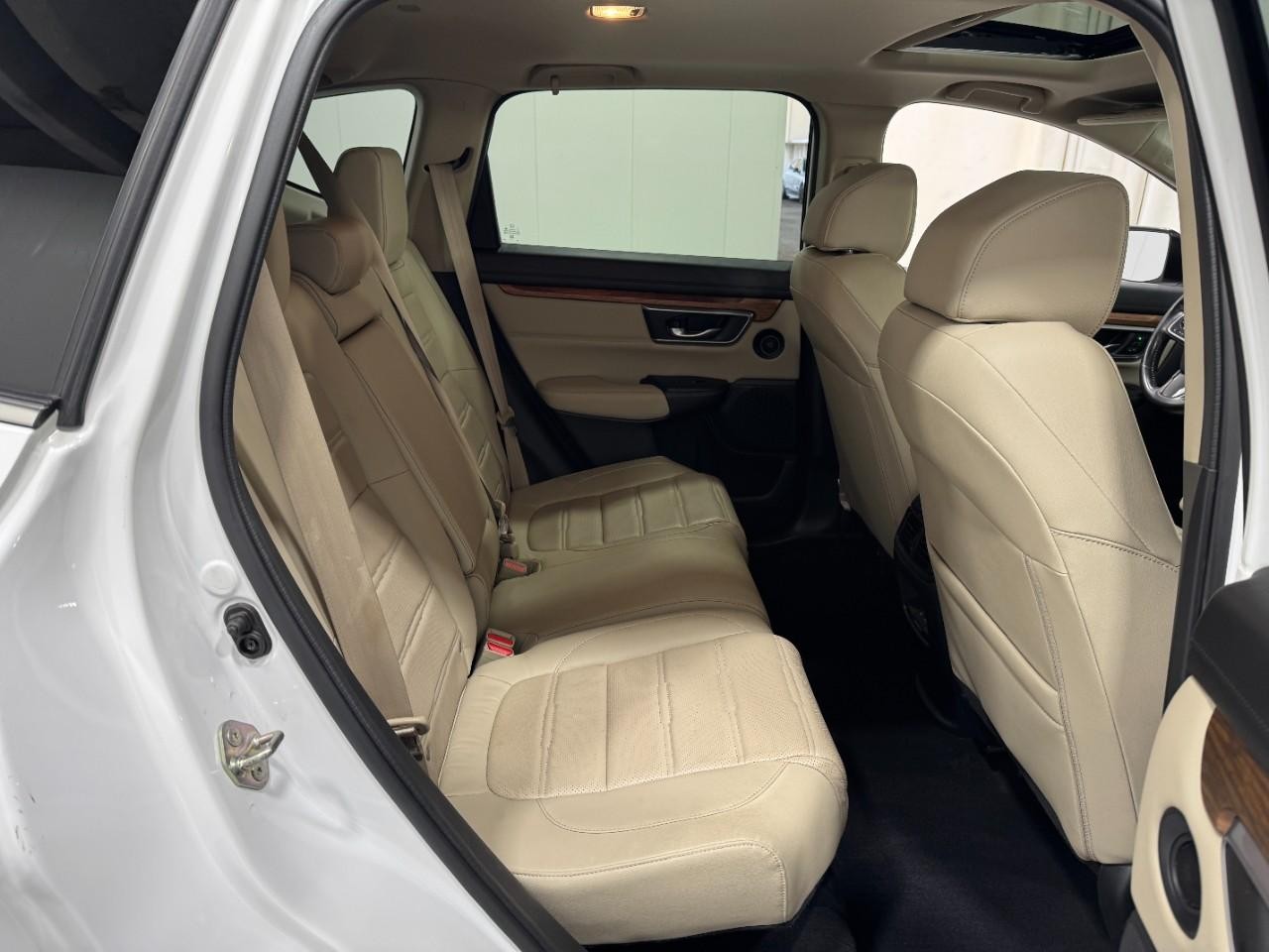 Honda CR-V Vehicle Full-screen Gallery Image 10