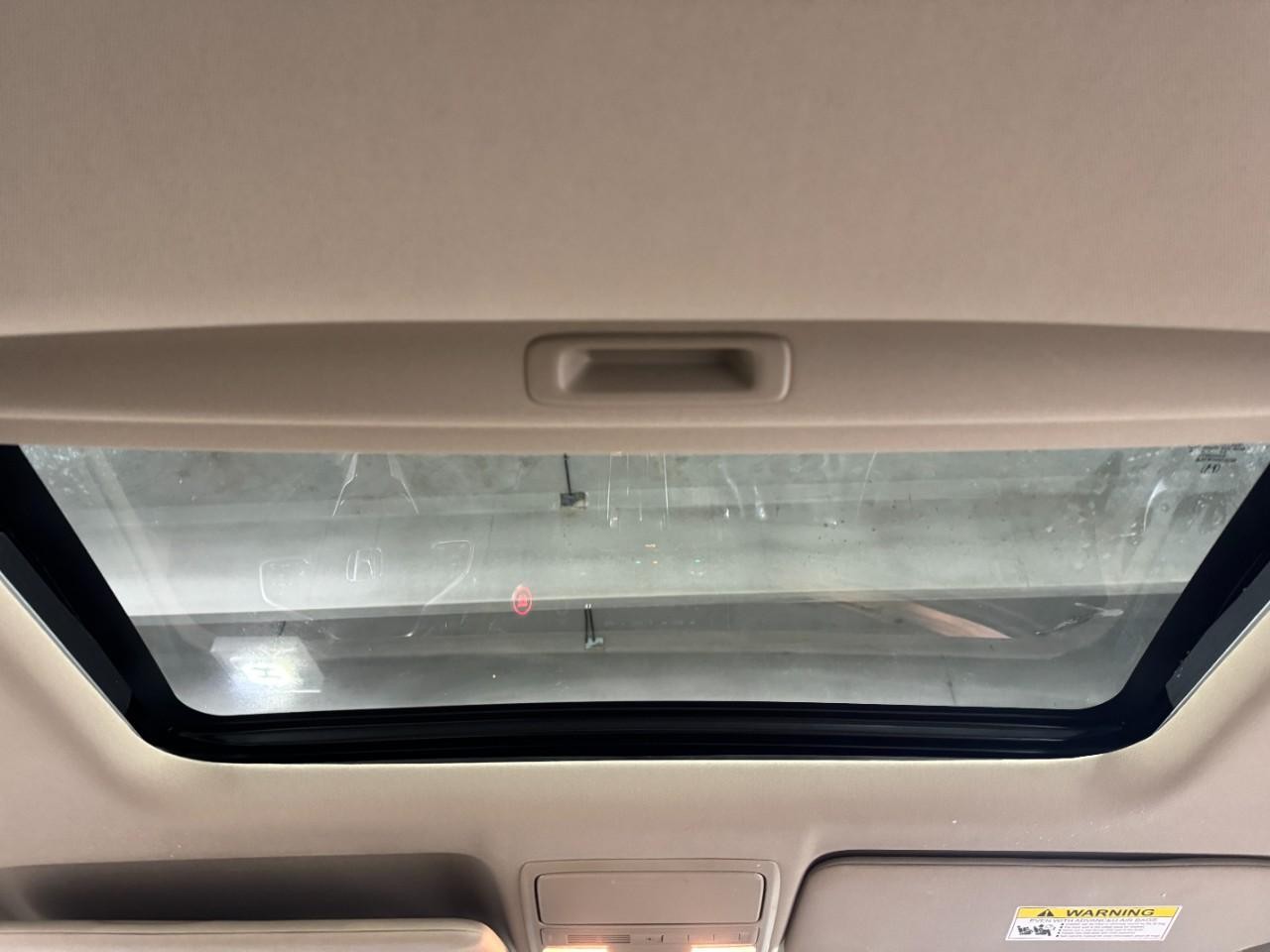 Honda CR-V Vehicle Full-screen Gallery Image 11