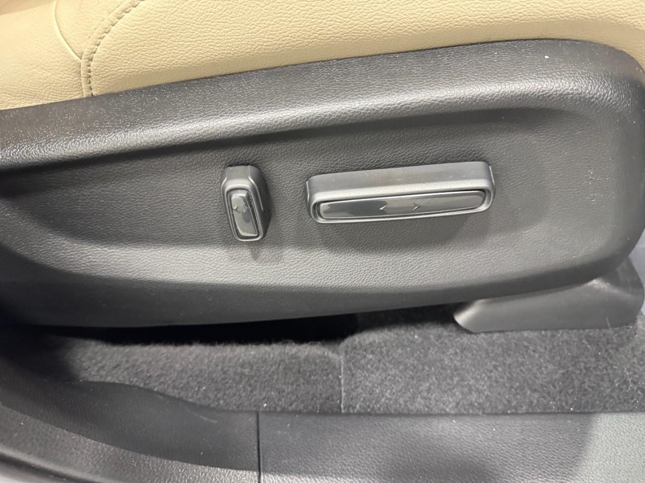 Honda CR-V Vehicle Full-screen Gallery Image 19