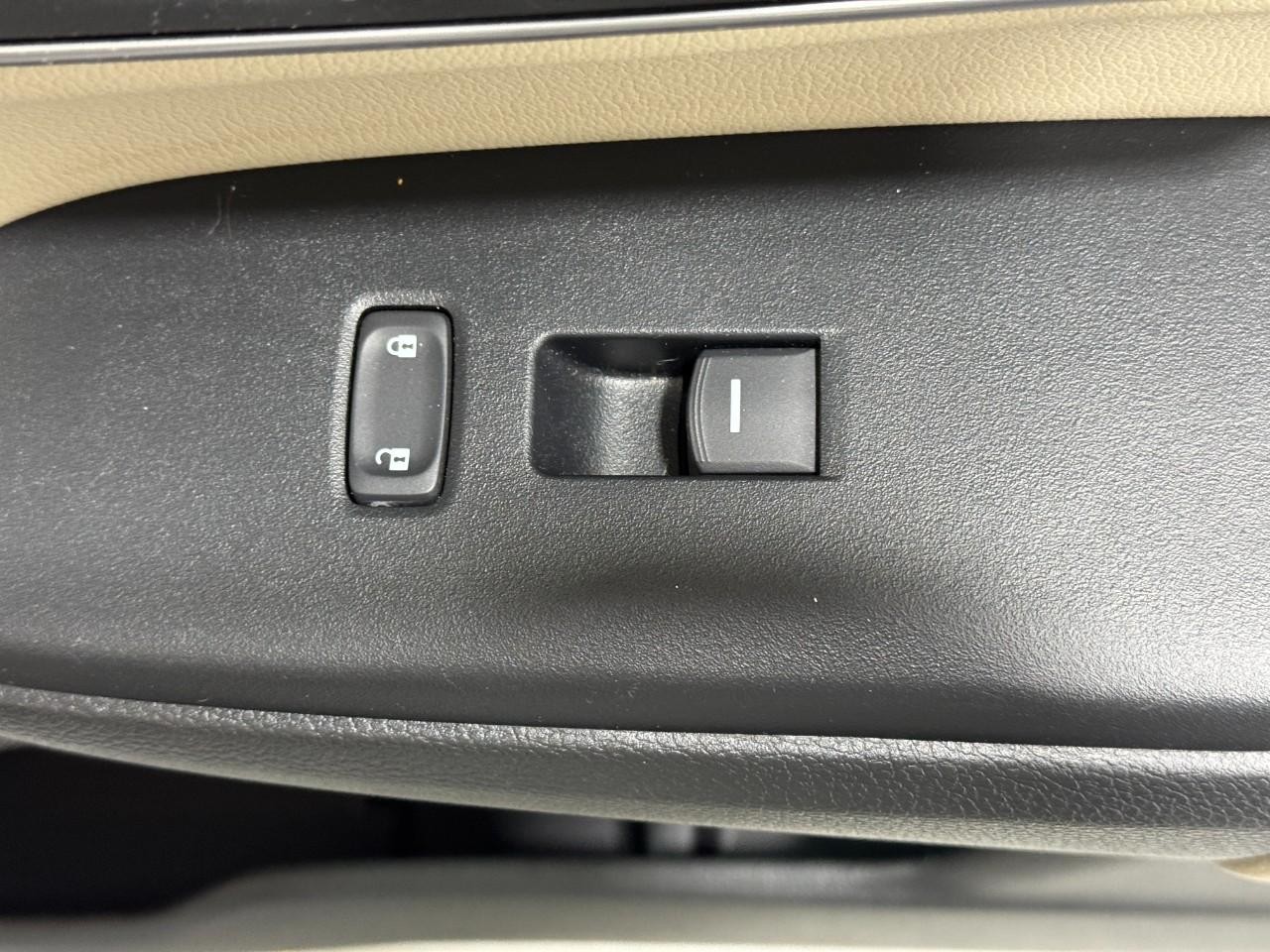 Honda CR-V Vehicle Full-screen Gallery Image 21