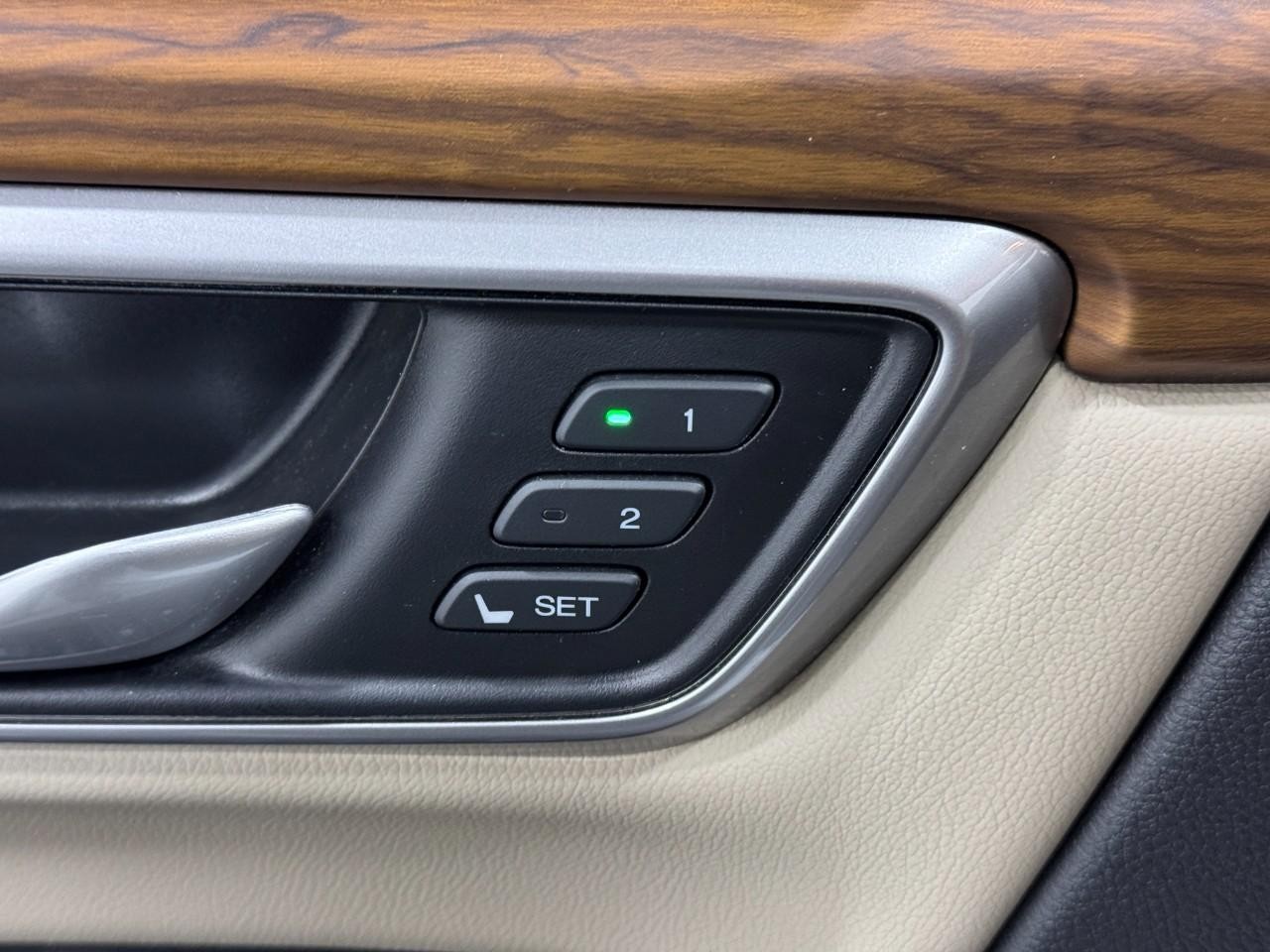 Honda CR-V Vehicle Full-screen Gallery Image 22