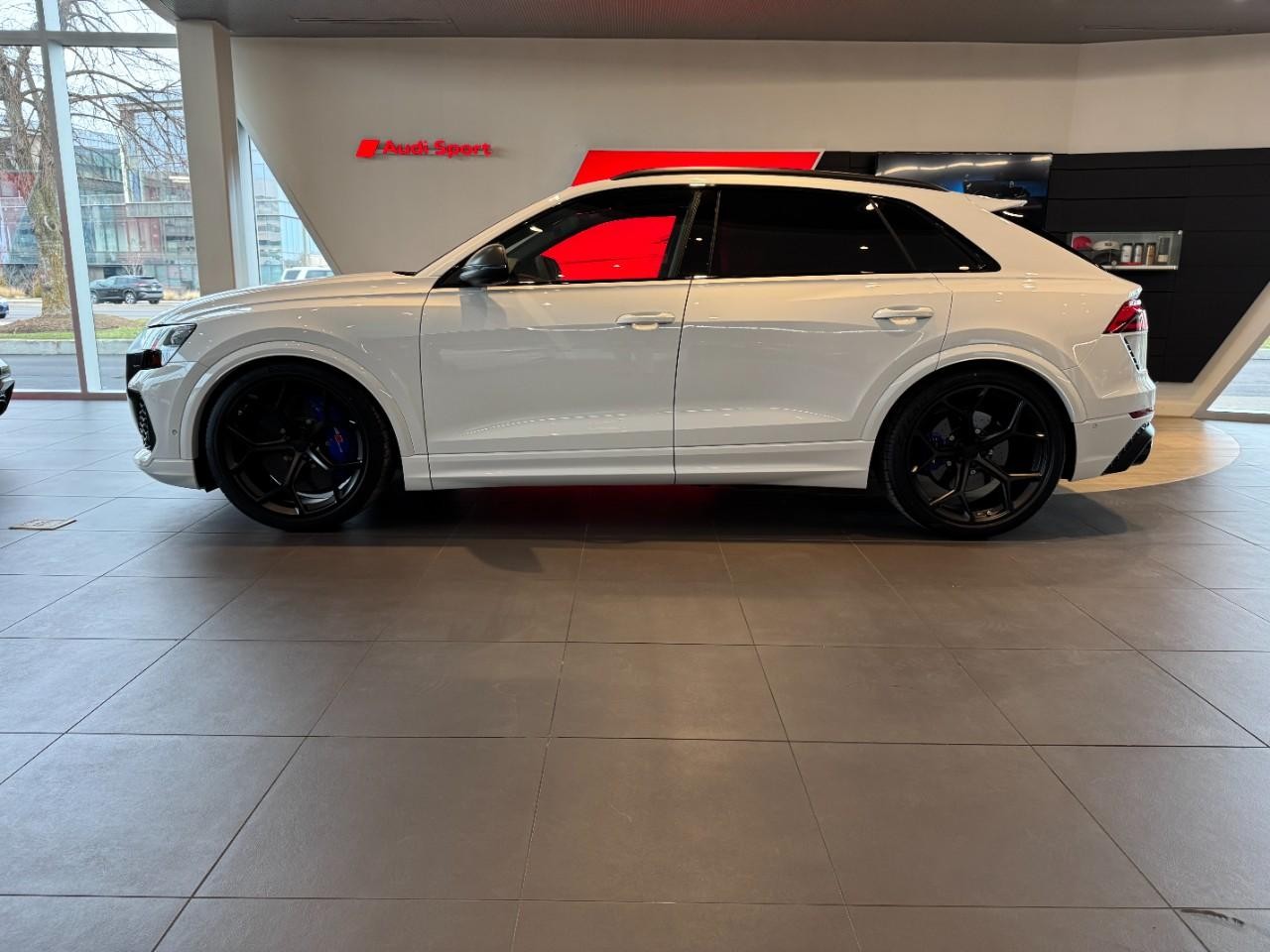 Audi RS Q8 Vehicle Full-screen Gallery Image 2