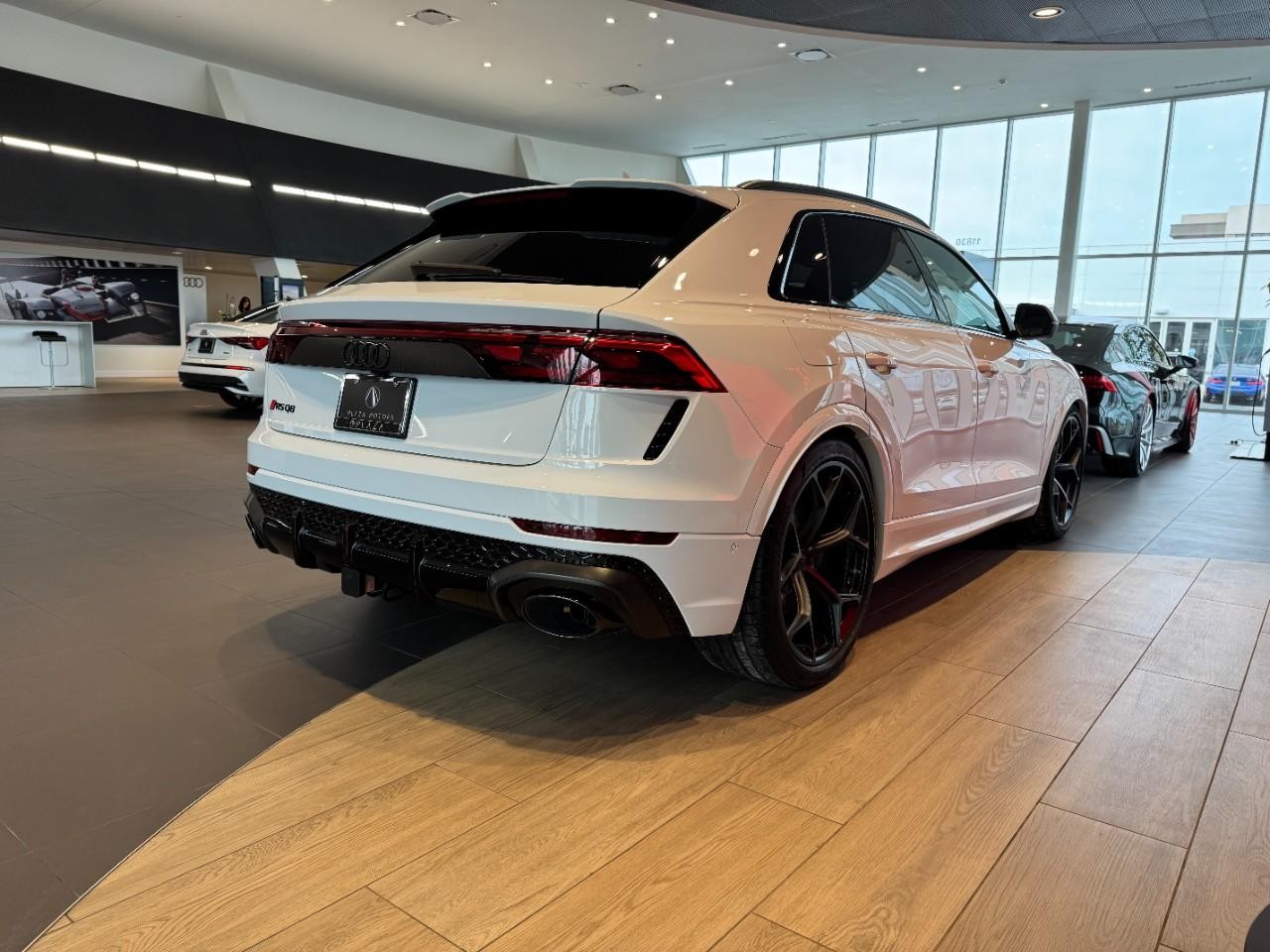 Audi RS Q8 Vehicle Full-screen Gallery Image 4