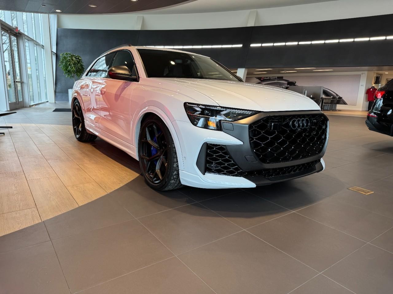 Audi RS Q8 Vehicle Full-screen Gallery Image 6