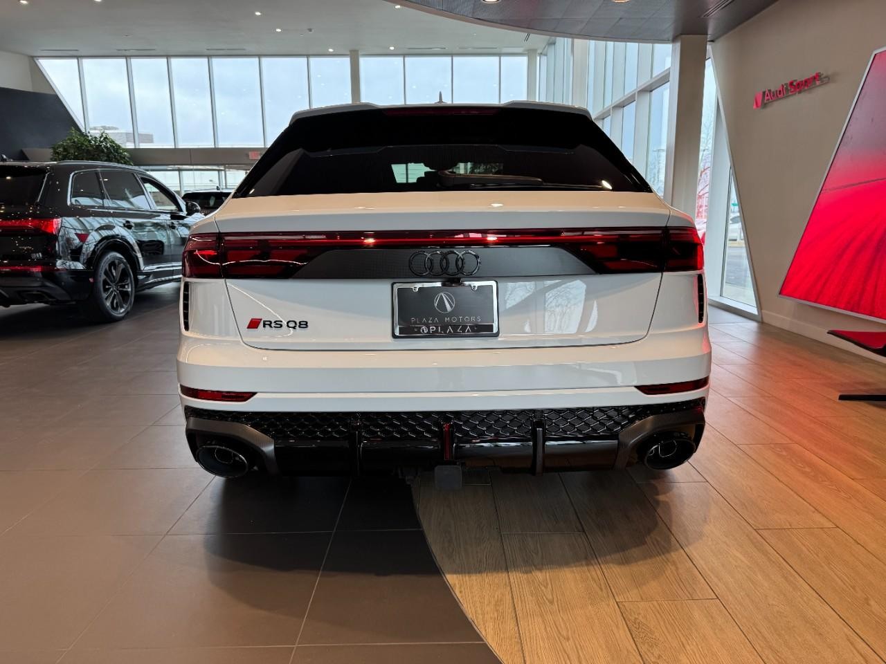 Audi RS Q8 Vehicle Full-screen Gallery Image 9