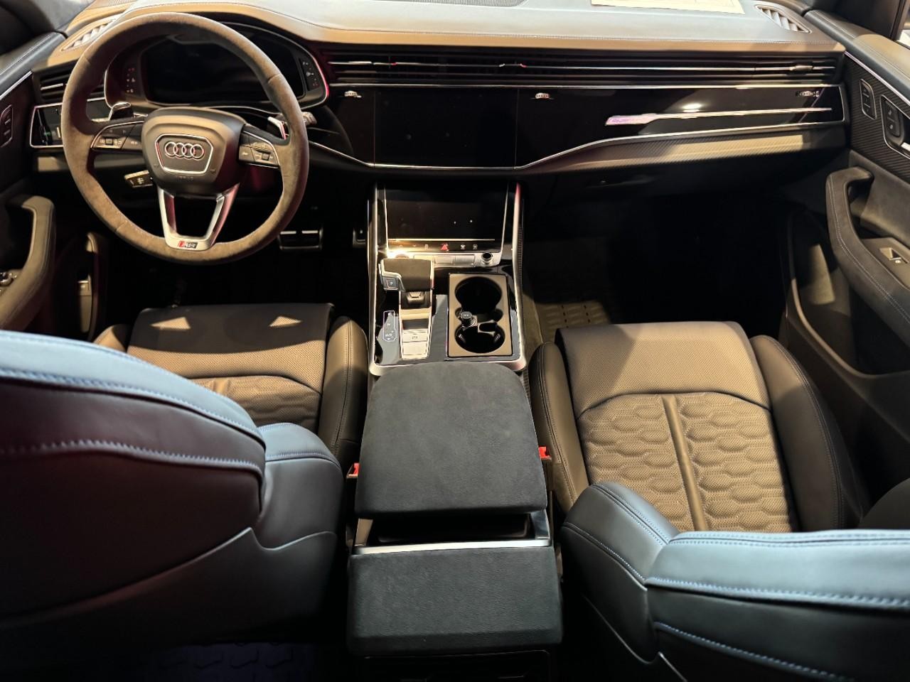 Audi RS Q8 Vehicle Full-screen Gallery Image 13