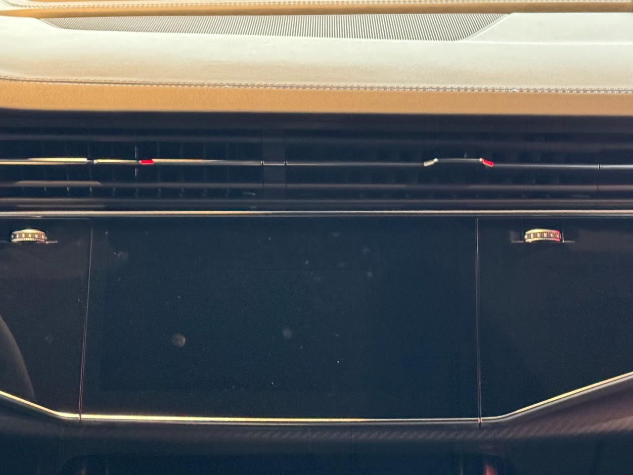 Audi RS Q8 Vehicle Full-screen Gallery Image 15