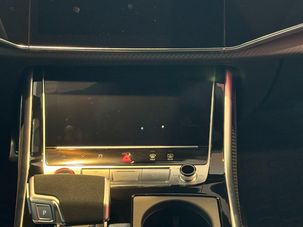 Audi RS Q8 Vehicle Full-screen Gallery Image 16