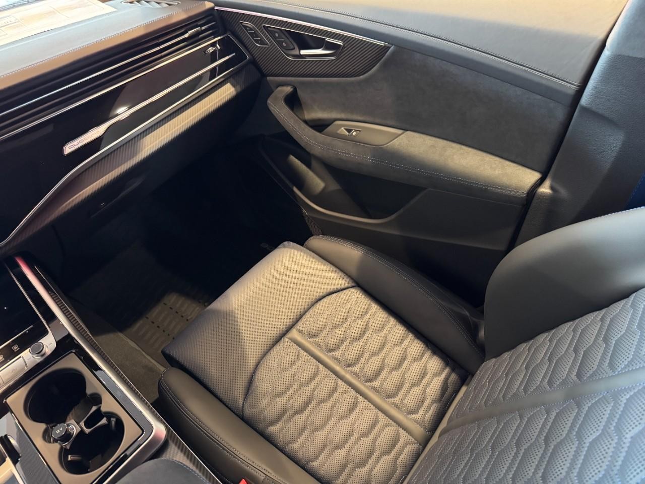 Audi RS Q8 Vehicle Full-screen Gallery Image 18