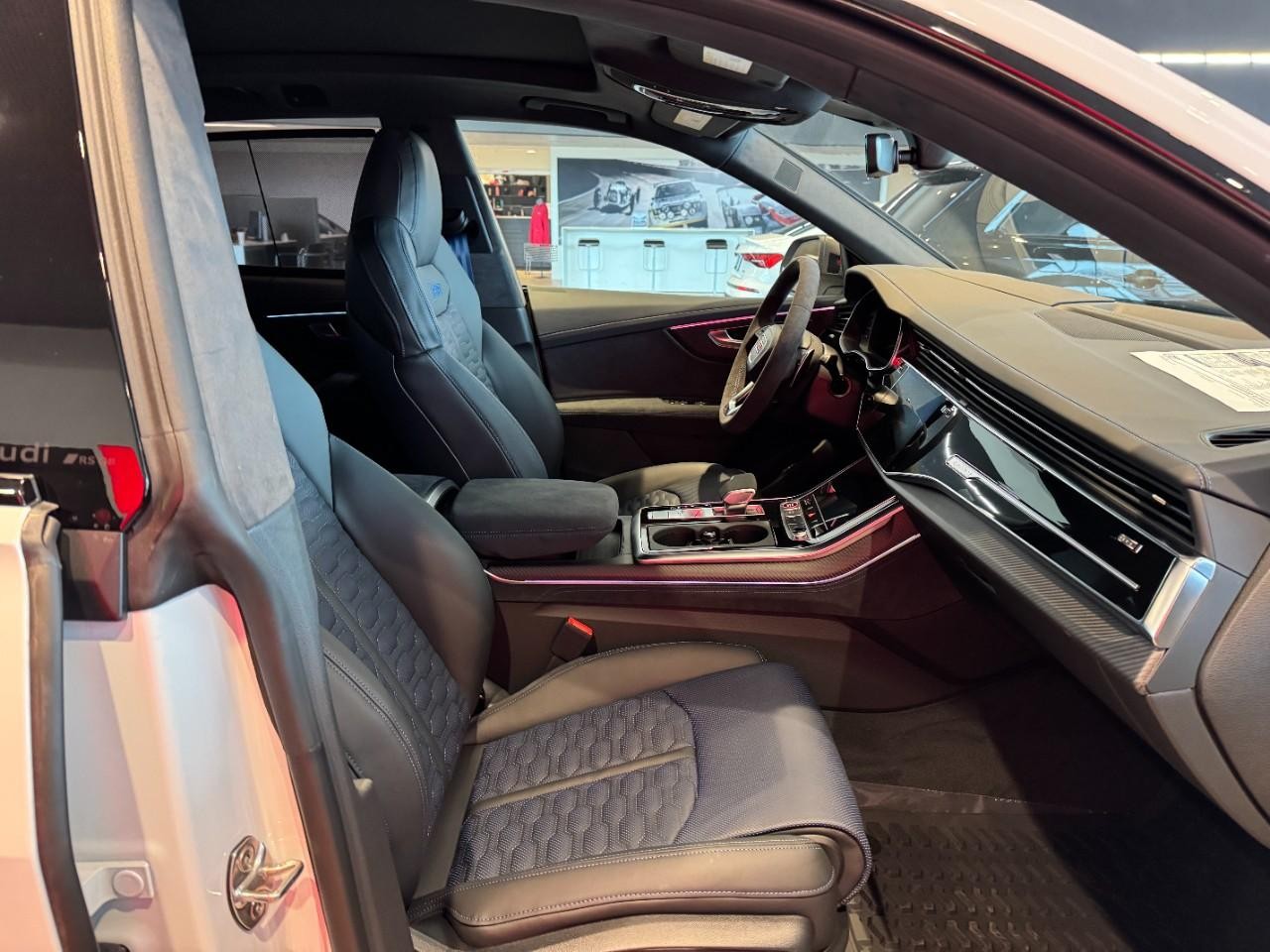 Audi RS Q8 Vehicle Full-screen Gallery Image 19