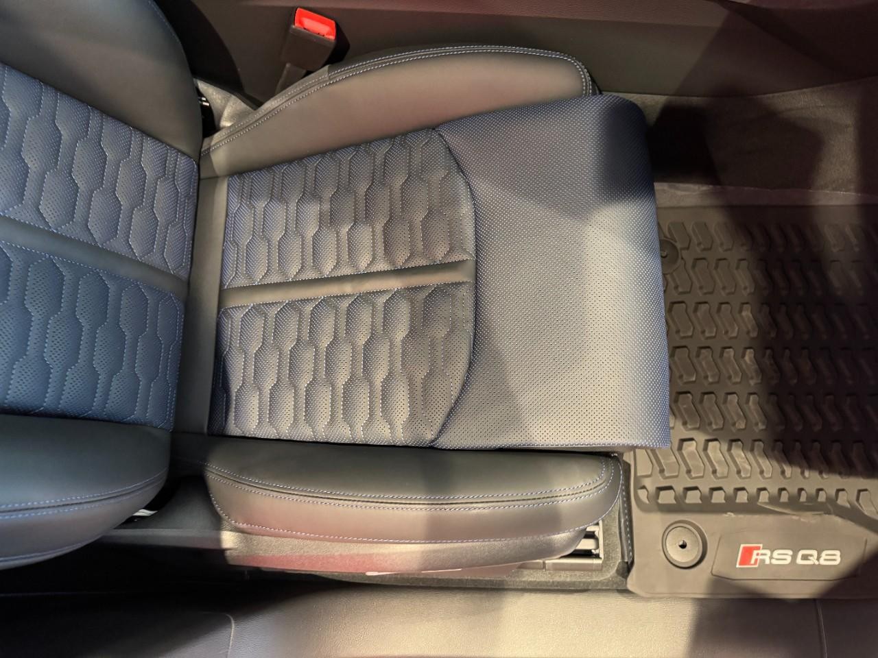 Audi RS Q8 Vehicle Full-screen Gallery Image 20