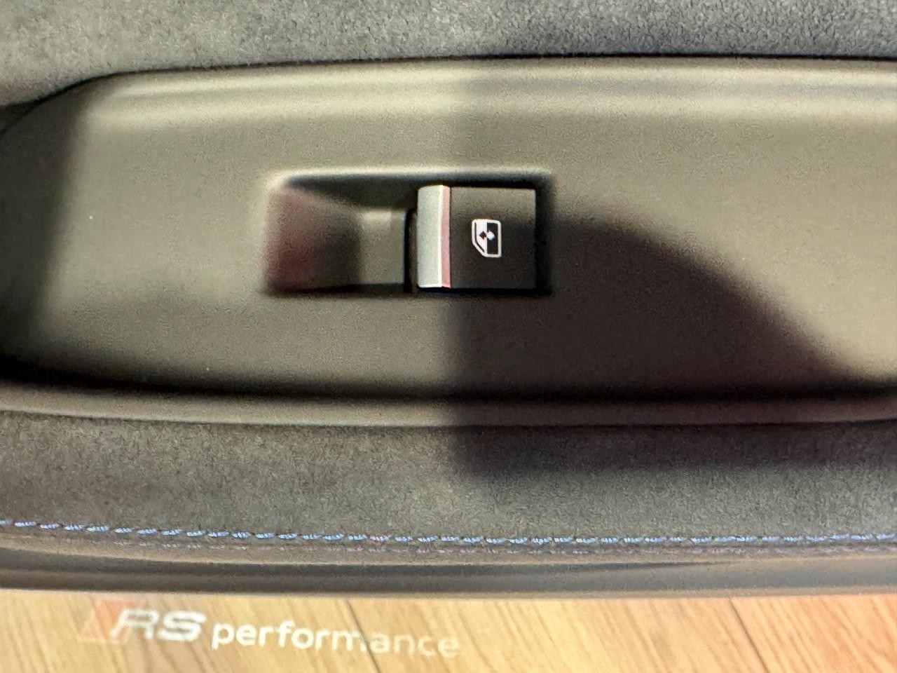 Audi RS Q8 Vehicle Full-screen Gallery Image 23