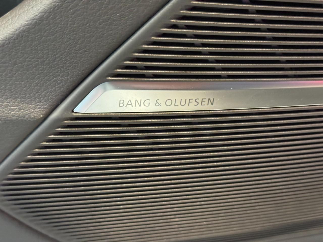 Audi RS Q8 Vehicle Full-screen Gallery Image 27