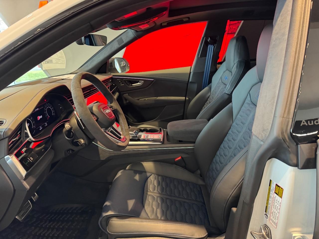 Audi RS Q8 Vehicle Full-screen Gallery Image 28