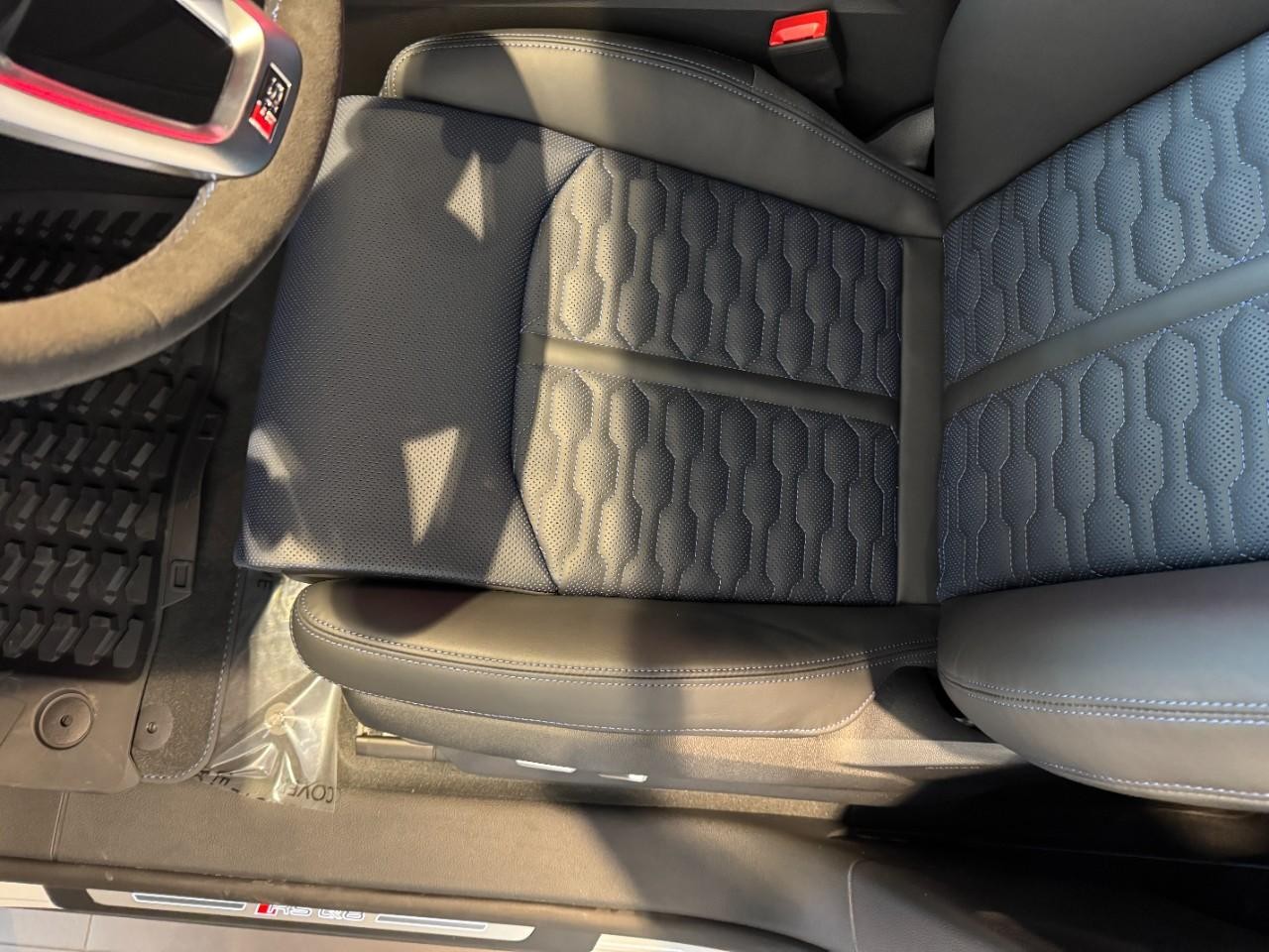 Audi RS Q8 Vehicle Full-screen Gallery Image 29