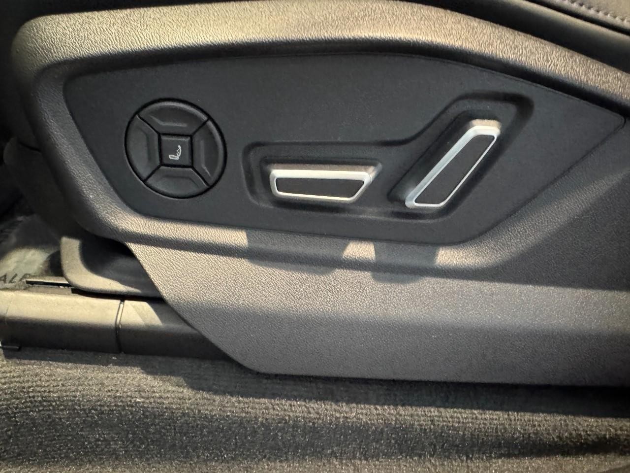 Audi RS Q8 Vehicle Full-screen Gallery Image 30