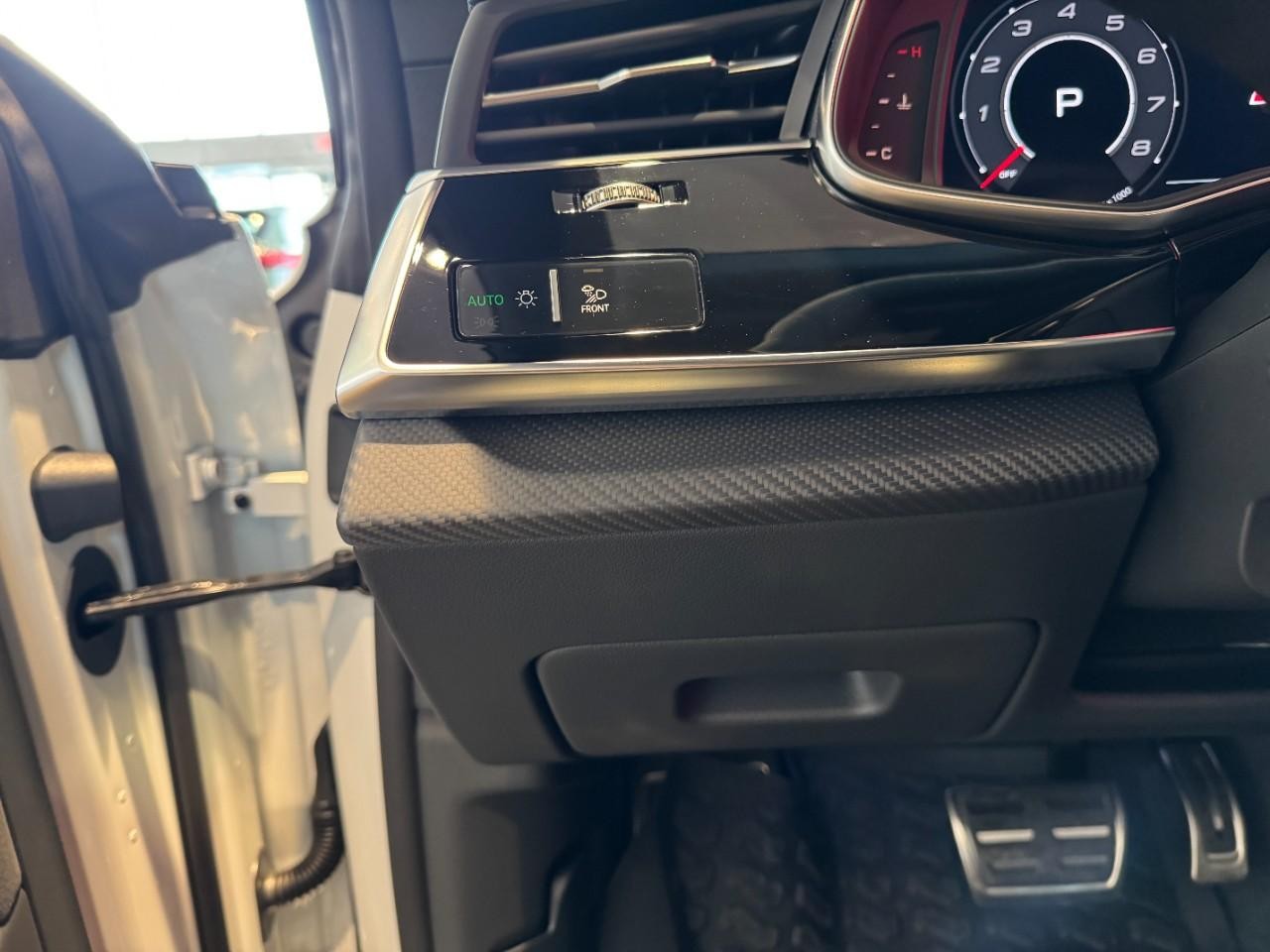 Audi RS Q8 Vehicle Full-screen Gallery Image 31