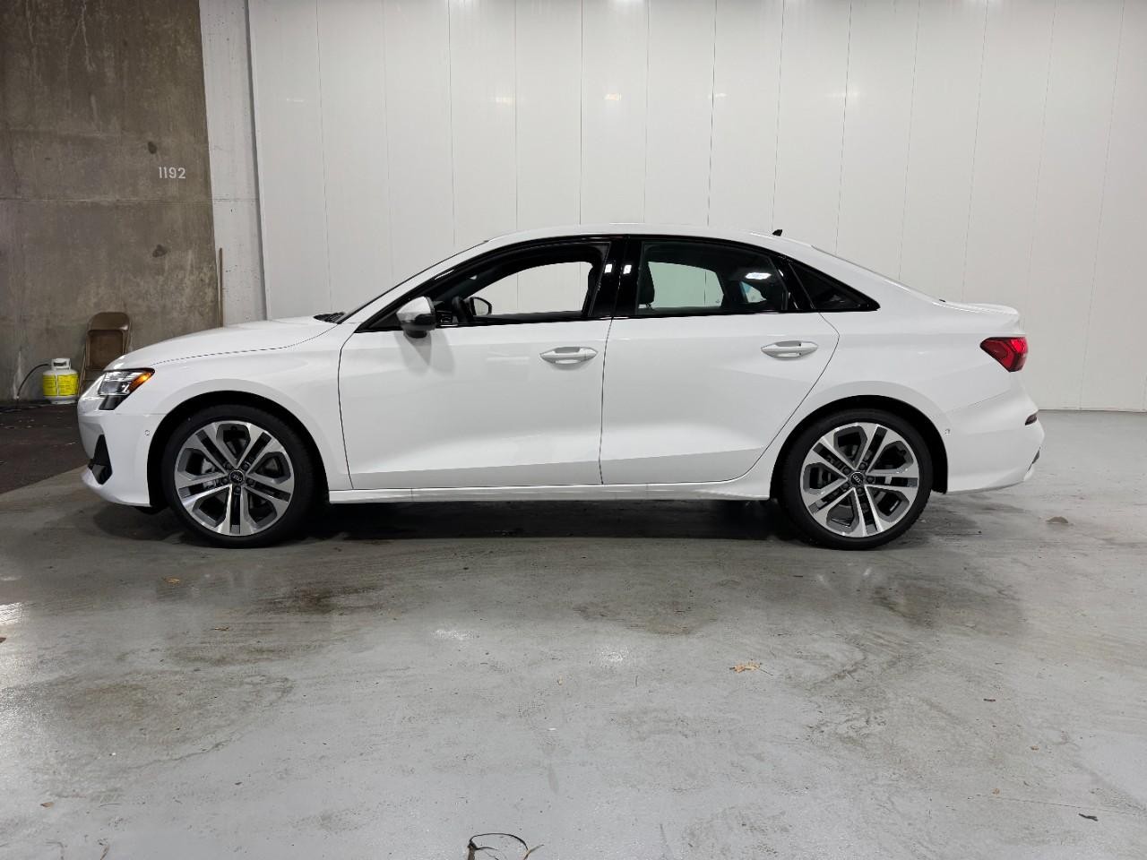 Audi A3 Vehicle Full-screen Gallery Image 2