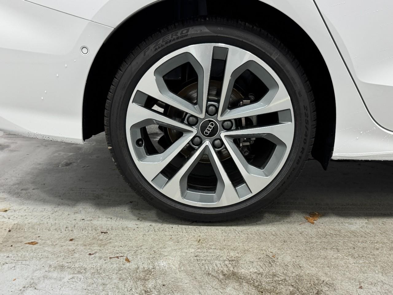 Audi A3 Vehicle Full-screen Gallery Image 5