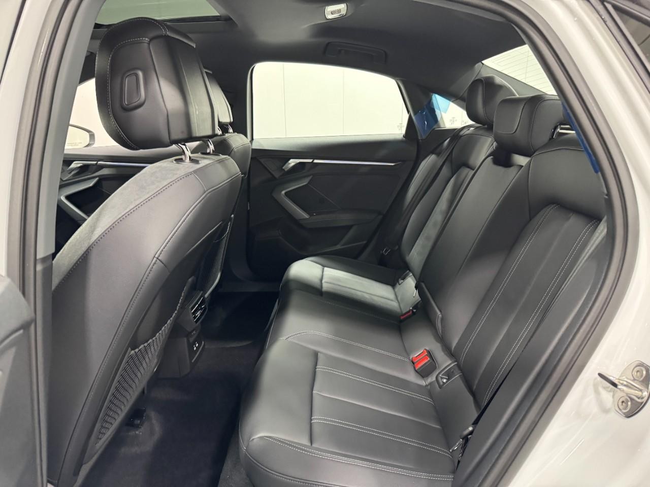 Audi A3 Vehicle Full-screen Gallery Image 8