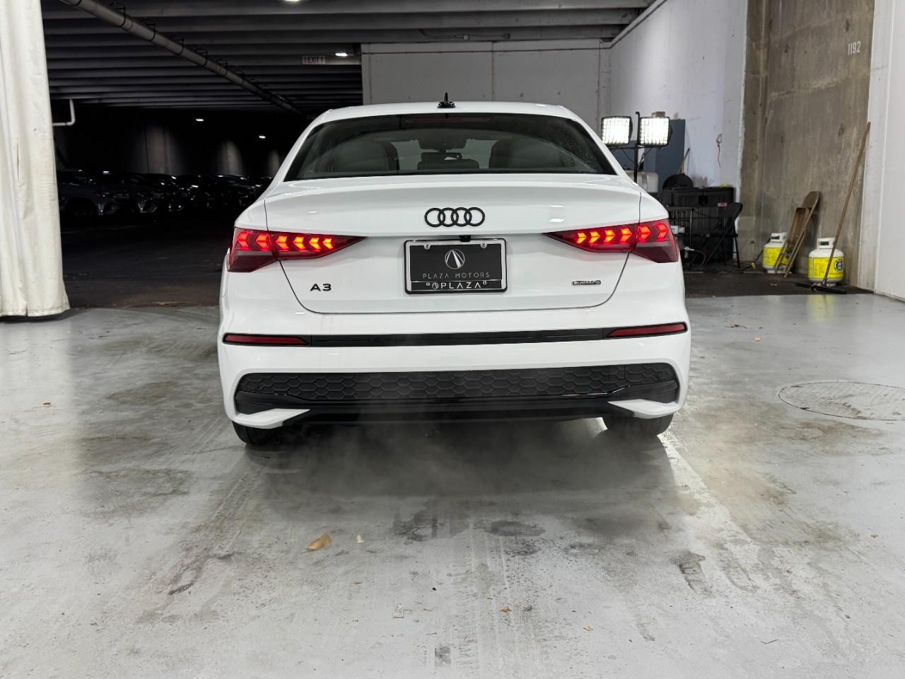 Audi A3 Vehicle Full-screen Gallery Image 9