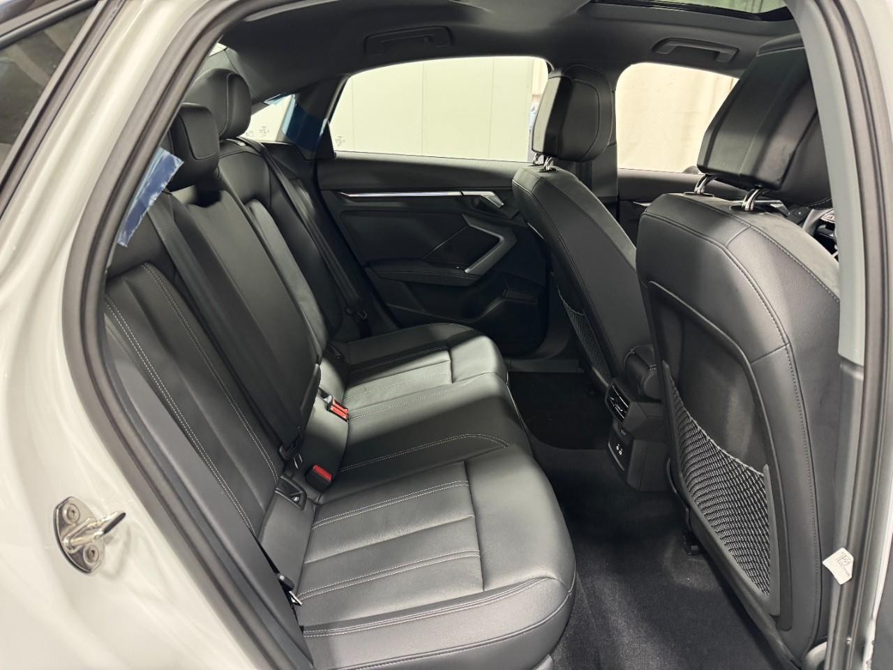 Audi A3 Vehicle Full-screen Gallery Image 10