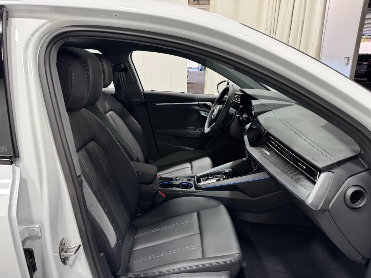 Audi A3 Vehicle Full-screen Gallery Image 18