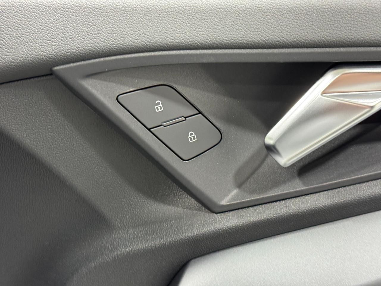 Audi A3 Vehicle Full-screen Gallery Image 21