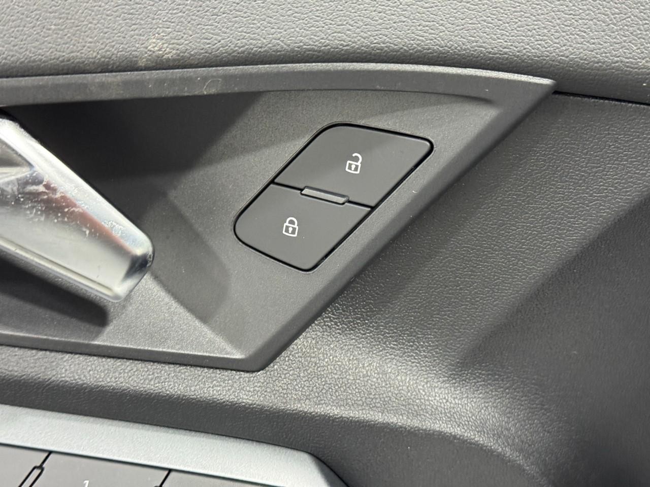 Audi A3 Vehicle Full-screen Gallery Image 23