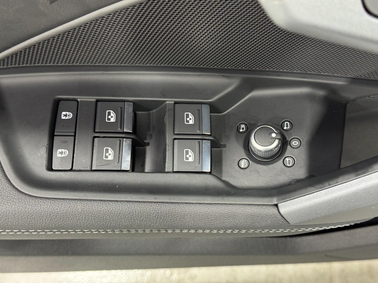 Audi A3 Vehicle Full-screen Gallery Image 25