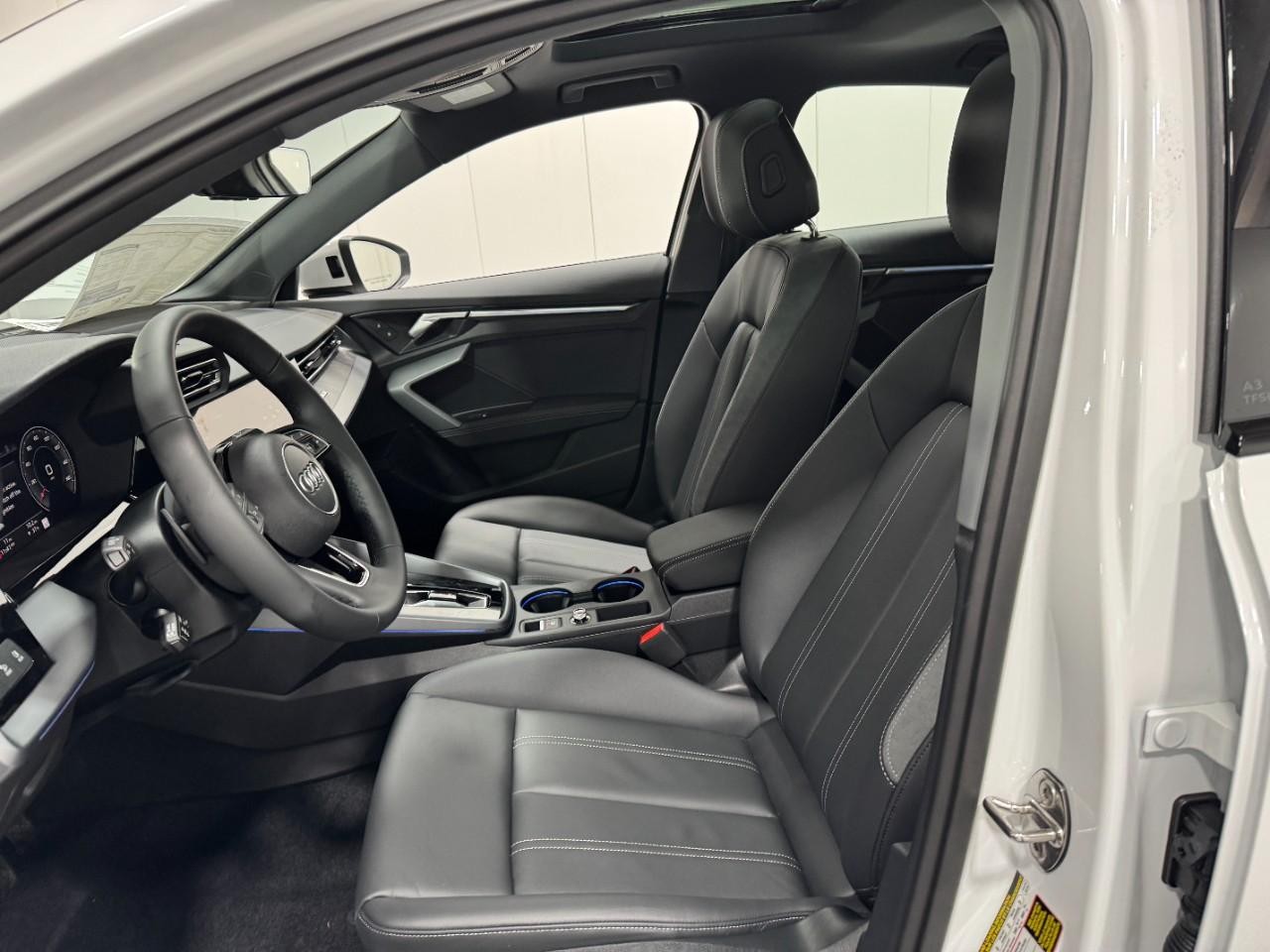 Audi A3 Vehicle Full-screen Gallery Image 27