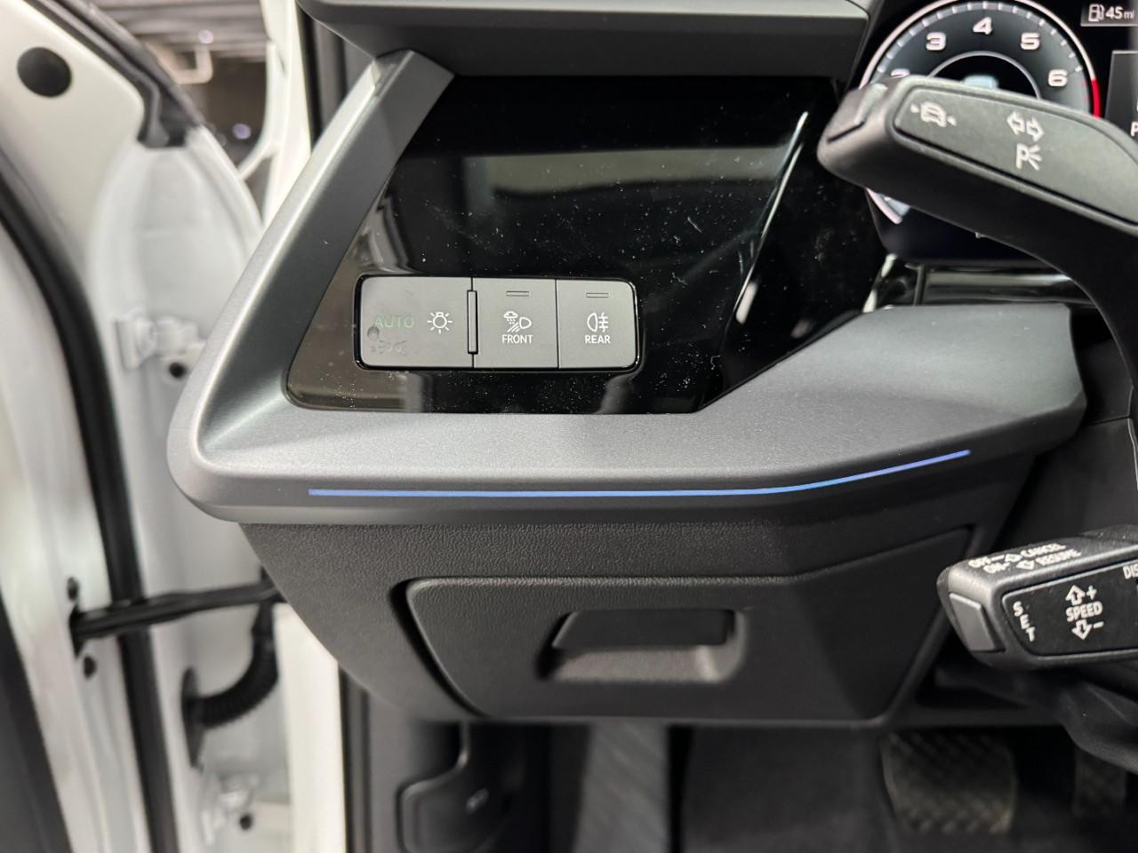 Audi A3 Vehicle Full-screen Gallery Image 30