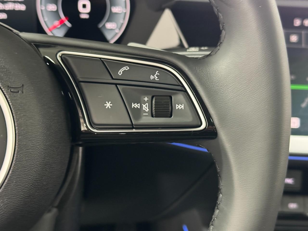 Audi A3 Vehicle Full-screen Gallery Image 33