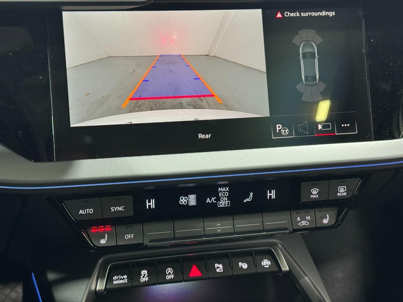 Audi A3 Vehicle Full-screen Gallery Image 35