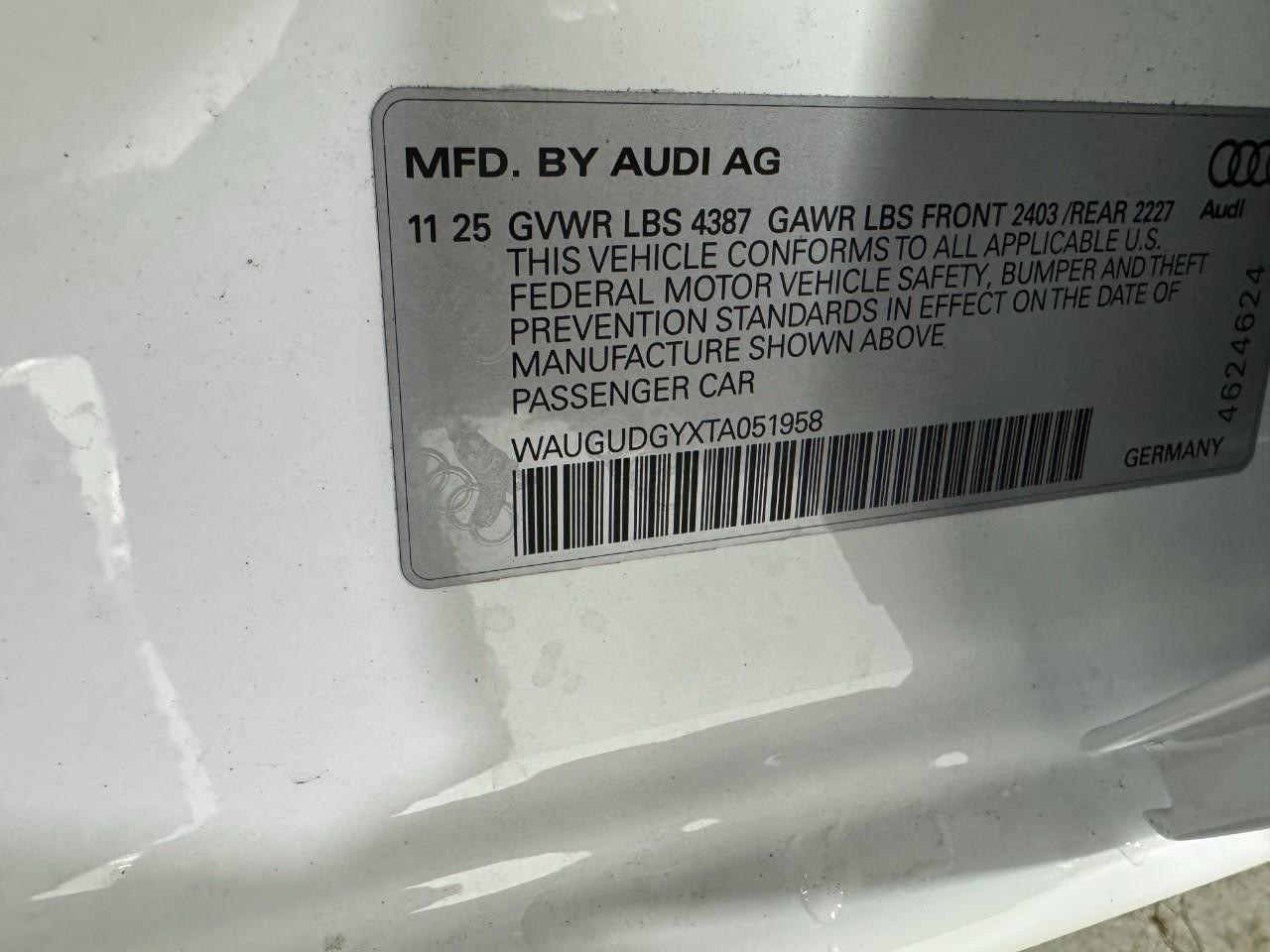 Audi A3 Vehicle Full-screen Gallery Image 36