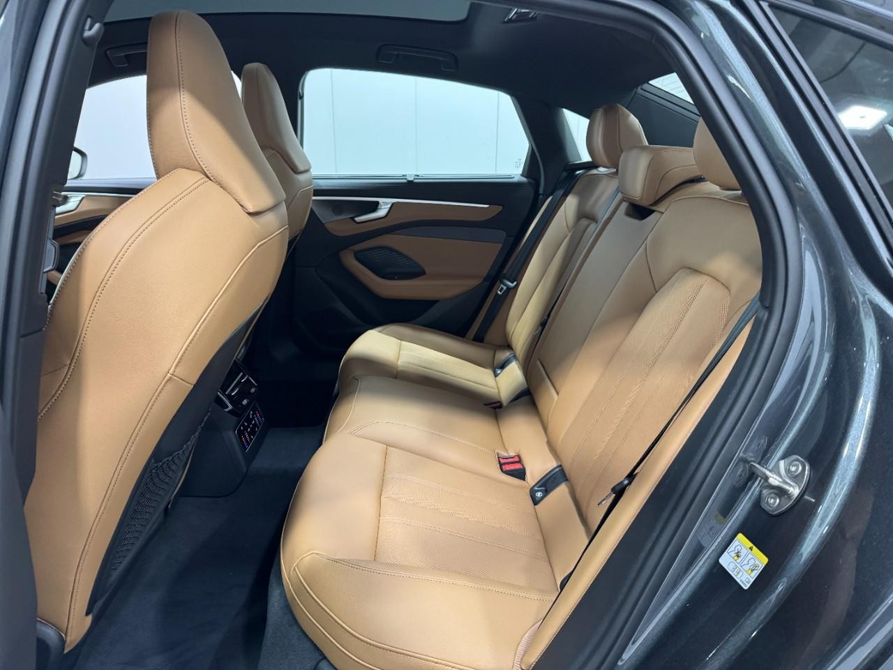 Audi A6 Sedan Vehicle Full-screen Gallery Image 8