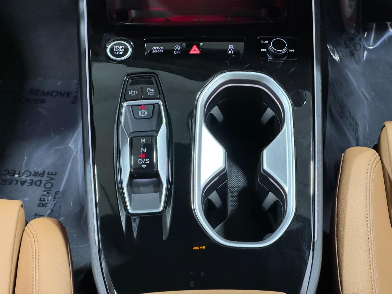 Audi A6 Sedan Vehicle Full-screen Gallery Image 16