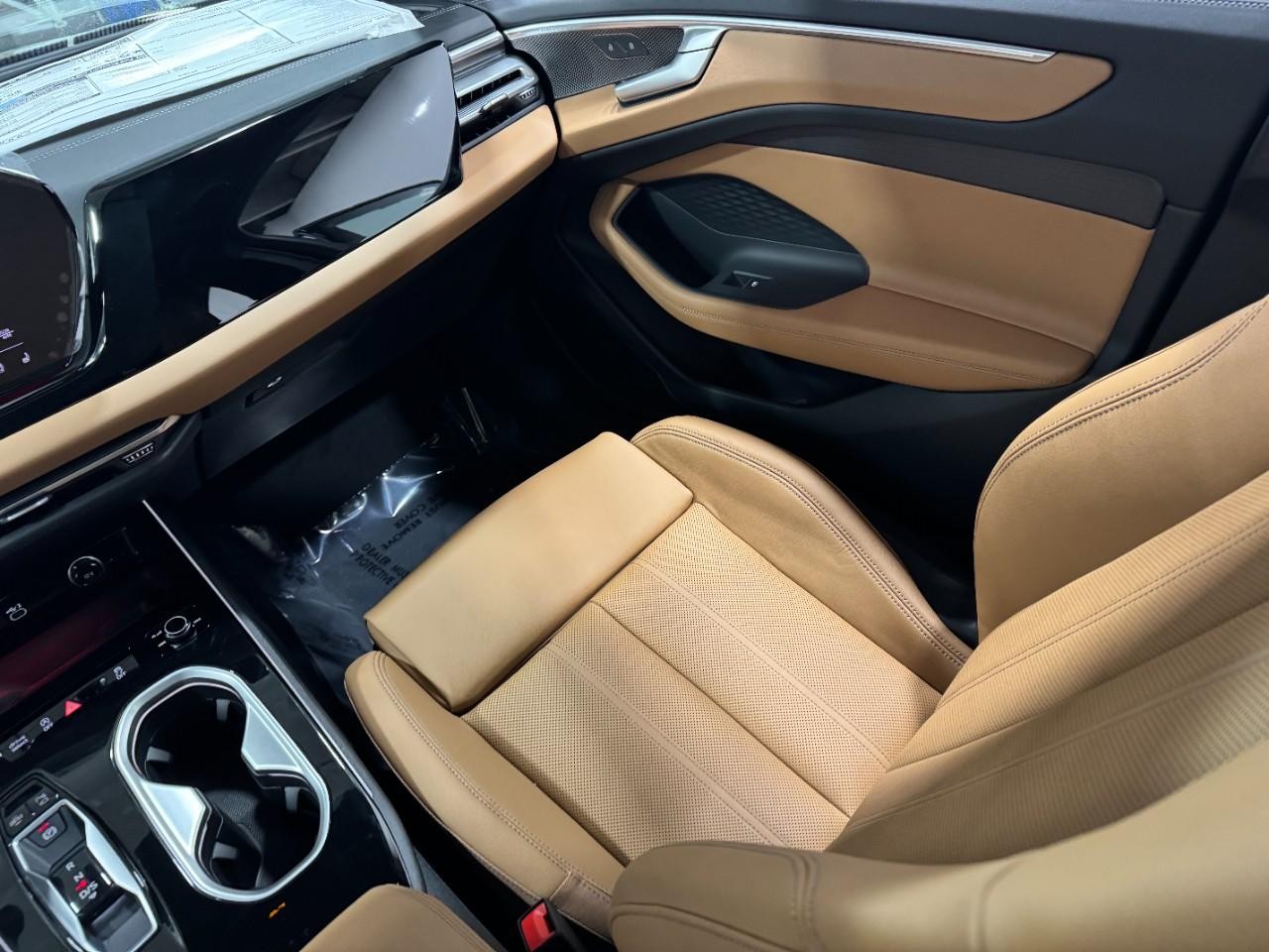 Audi A6 Sedan Vehicle Full-screen Gallery Image 17