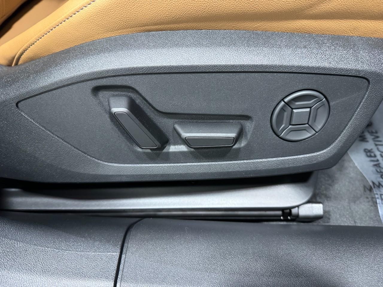 Audi A6 Sedan Vehicle Full-screen Gallery Image 20