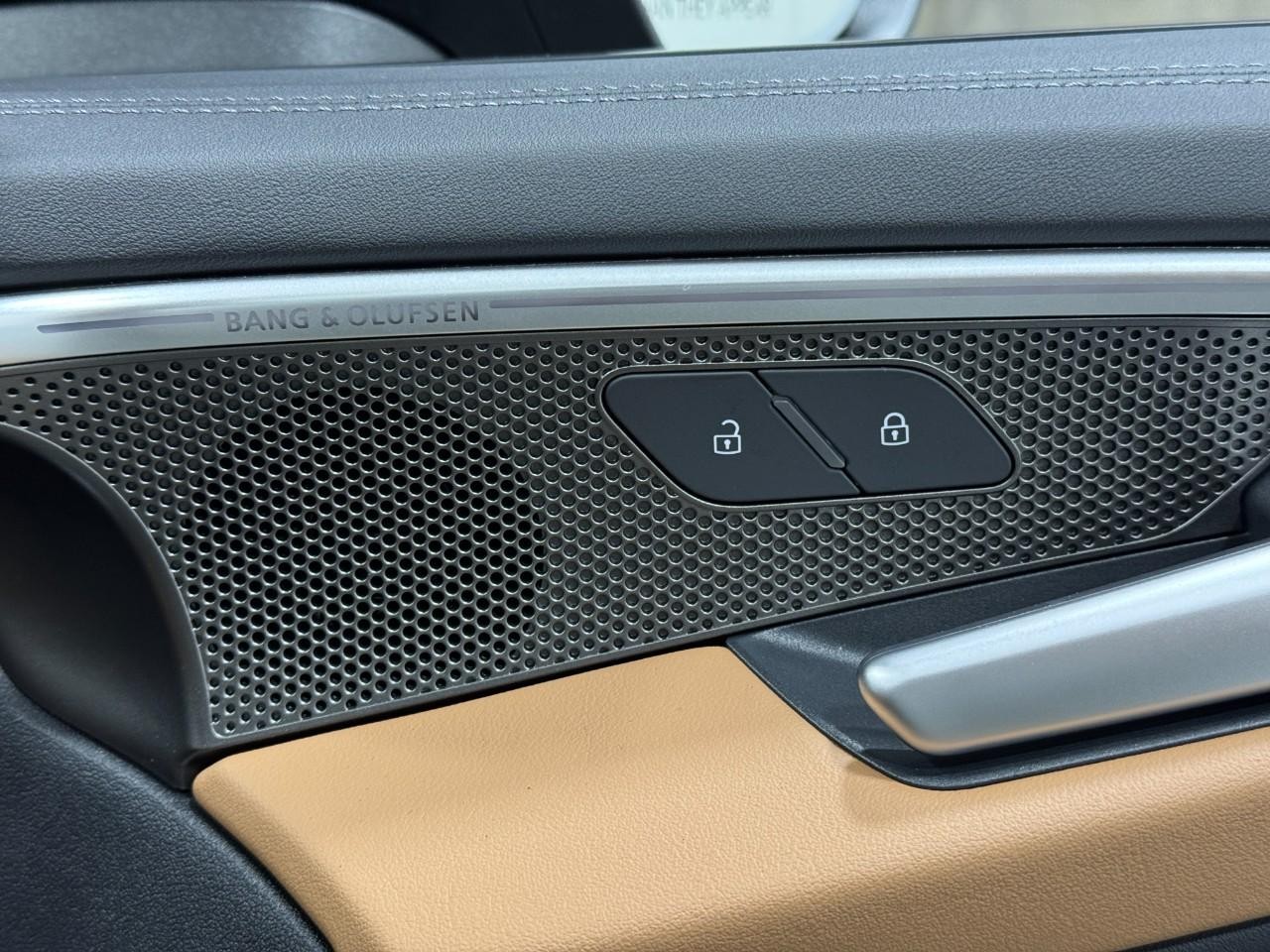 Audi A6 Sedan Vehicle Full-screen Gallery Image 21