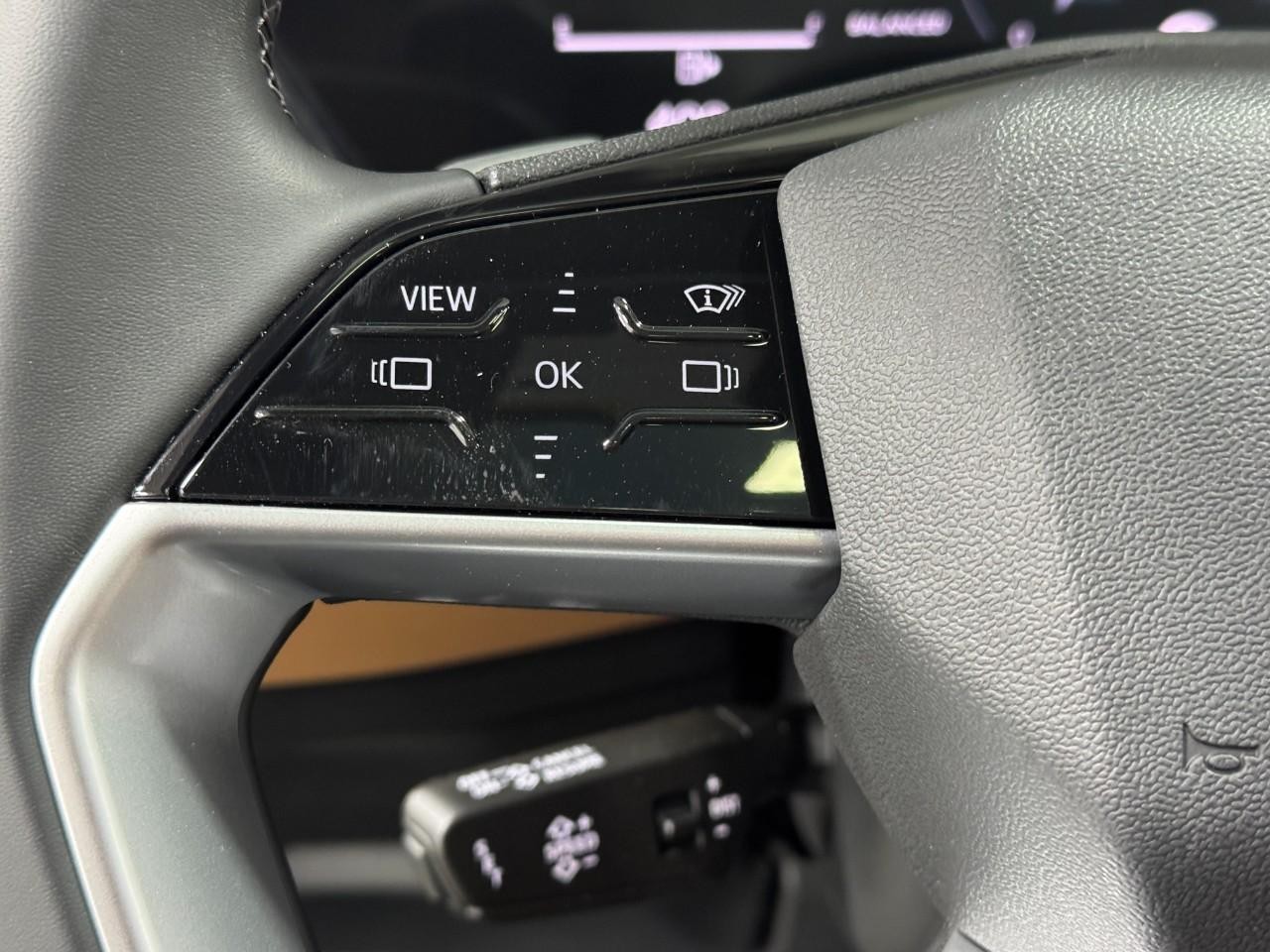 Audi A6 Sedan Vehicle Full-screen Gallery Image 29