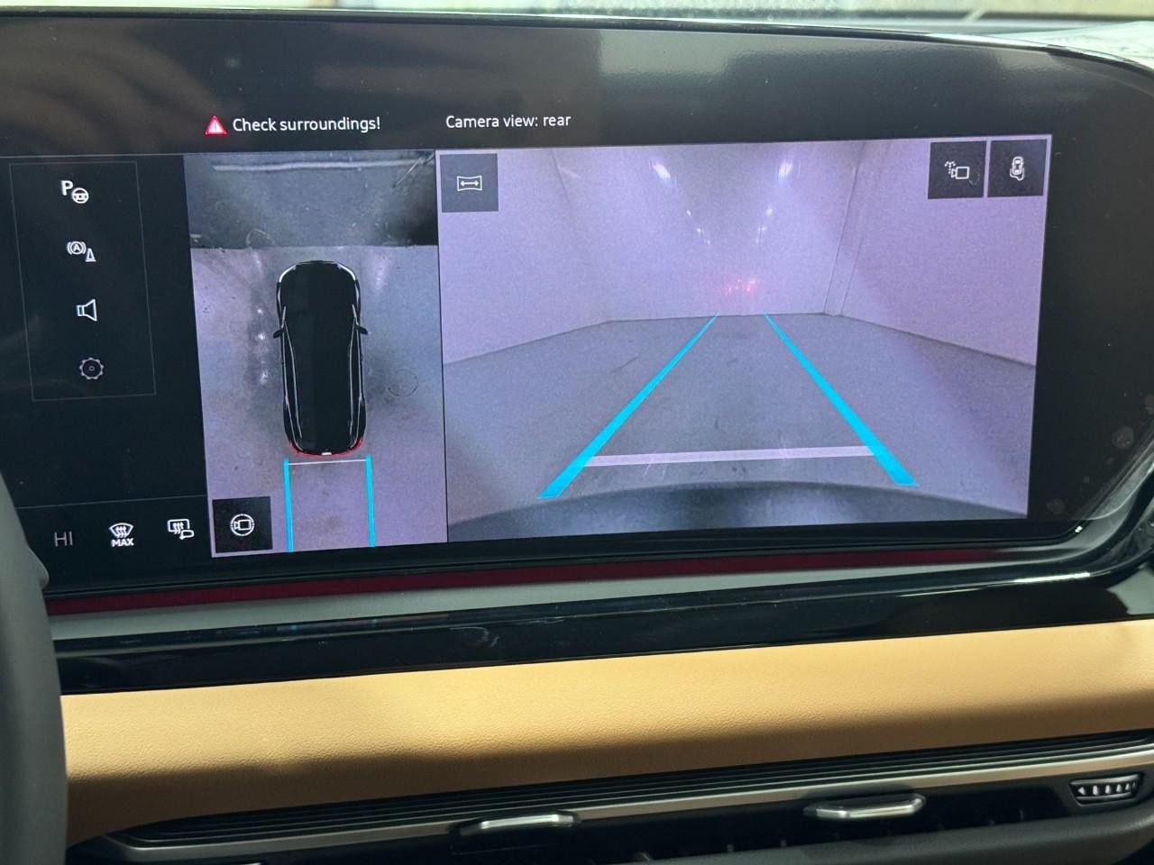 Audi A6 Sedan Vehicle Full-screen Gallery Image 32