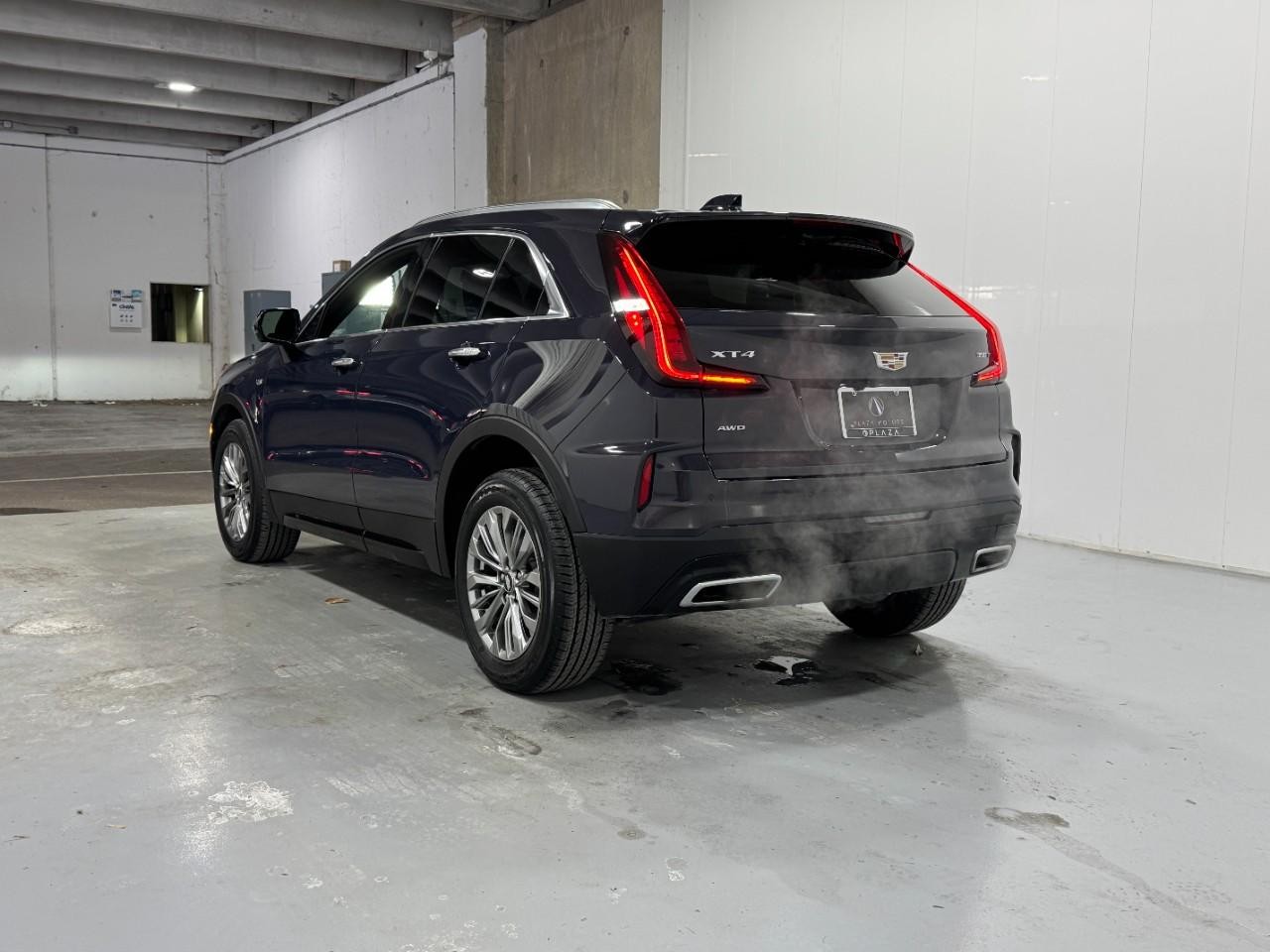 Cadillac XT4 Vehicle Full-screen Gallery Image 3