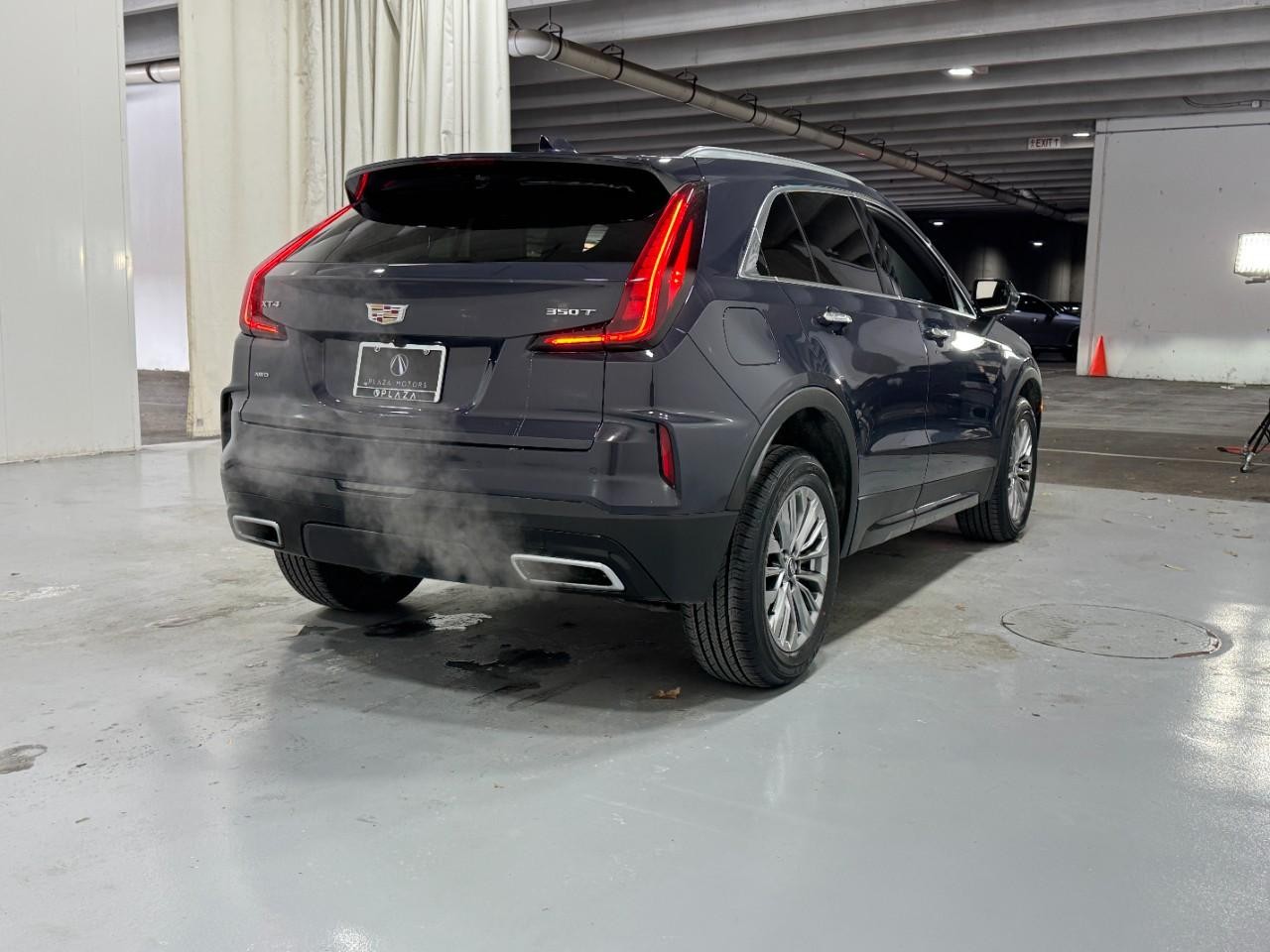Cadillac XT4 Vehicle Full-screen Gallery Image 4
