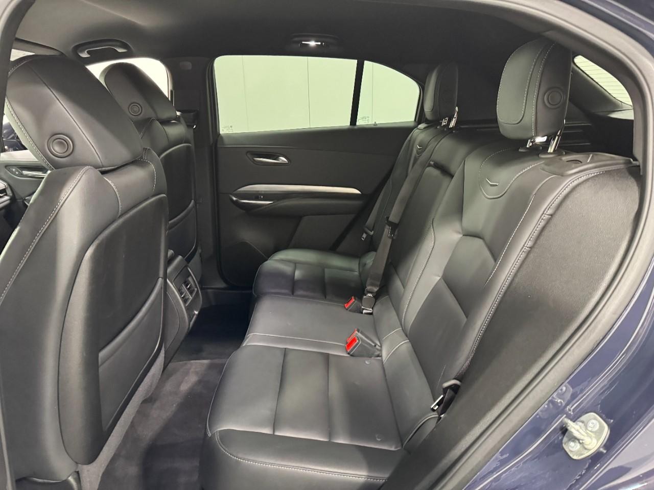 Cadillac XT4 Vehicle Full-screen Gallery Image 8