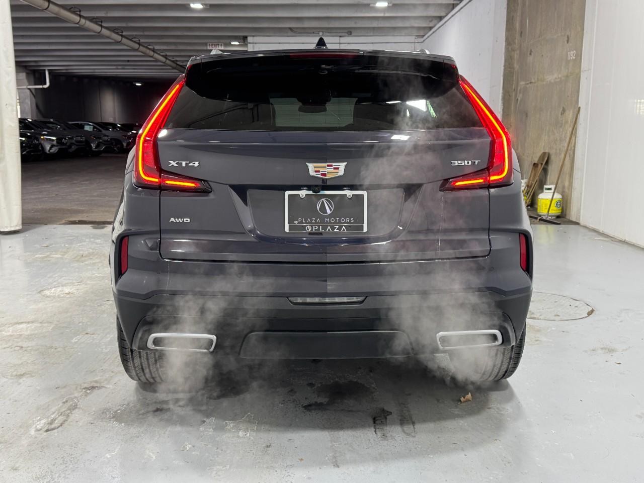 Cadillac XT4 Vehicle Full-screen Gallery Image 9