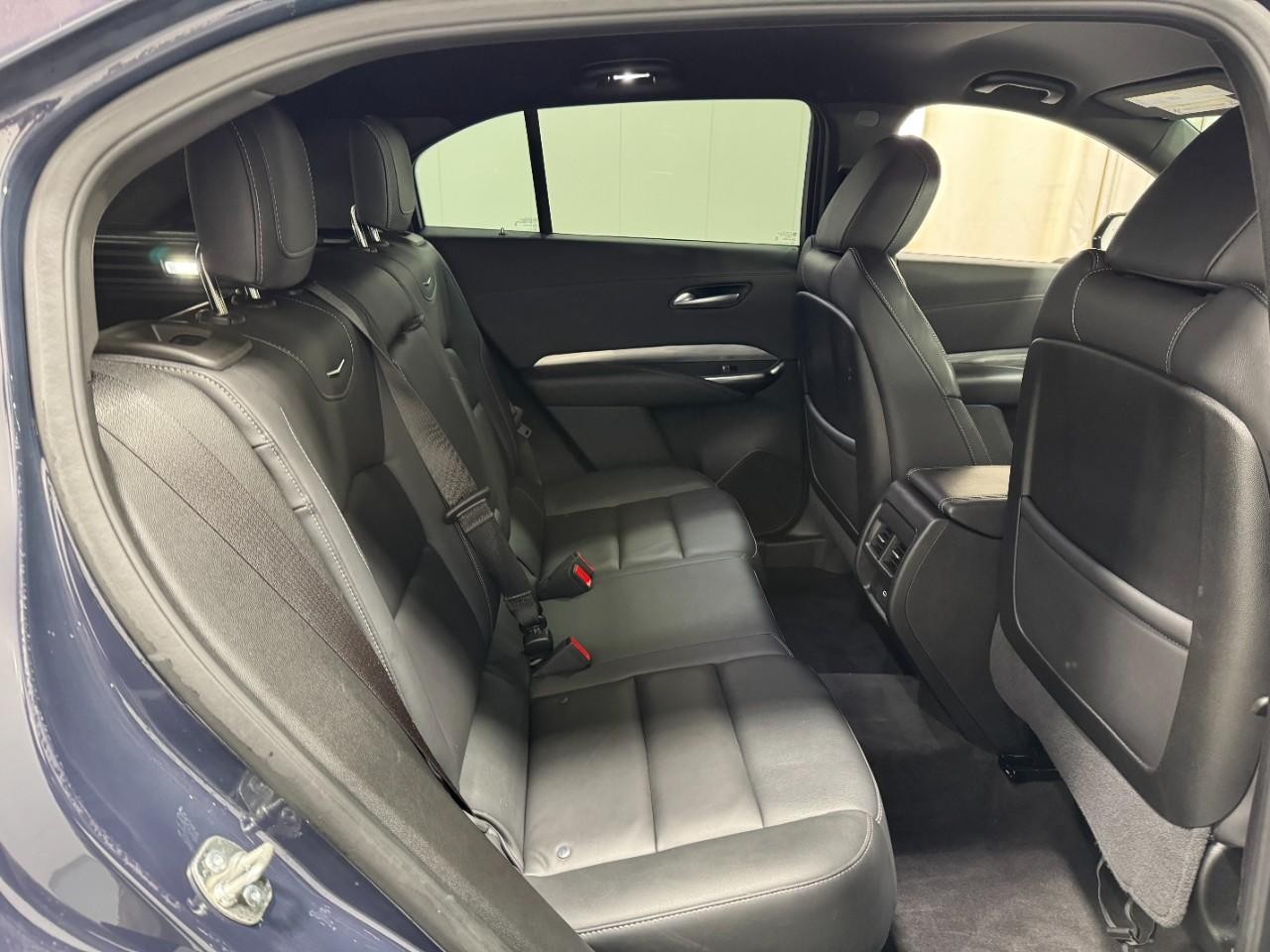 Cadillac XT4 Vehicle Full-screen Gallery Image 10