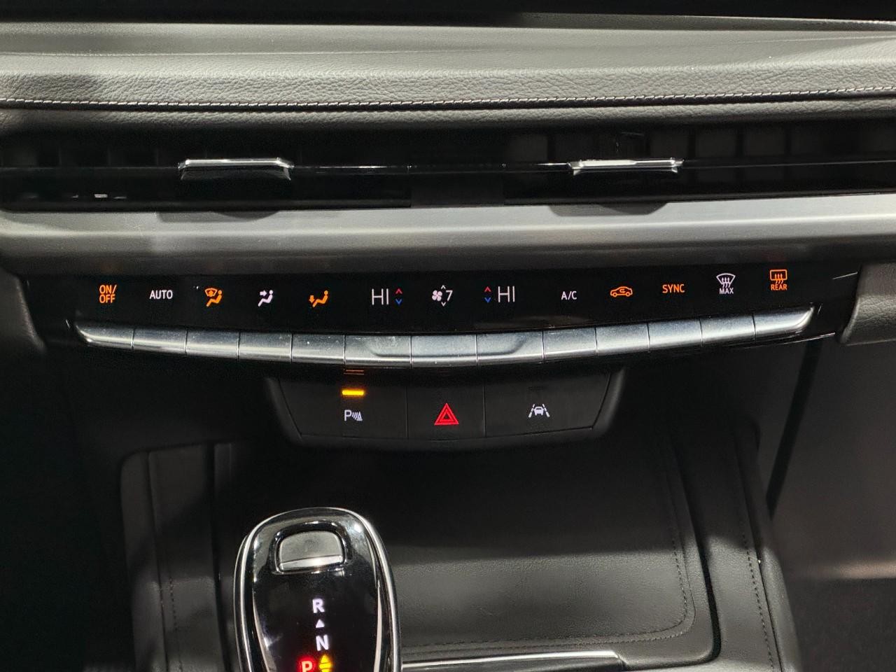 Cadillac XT4 Vehicle Full-screen Gallery Image 14