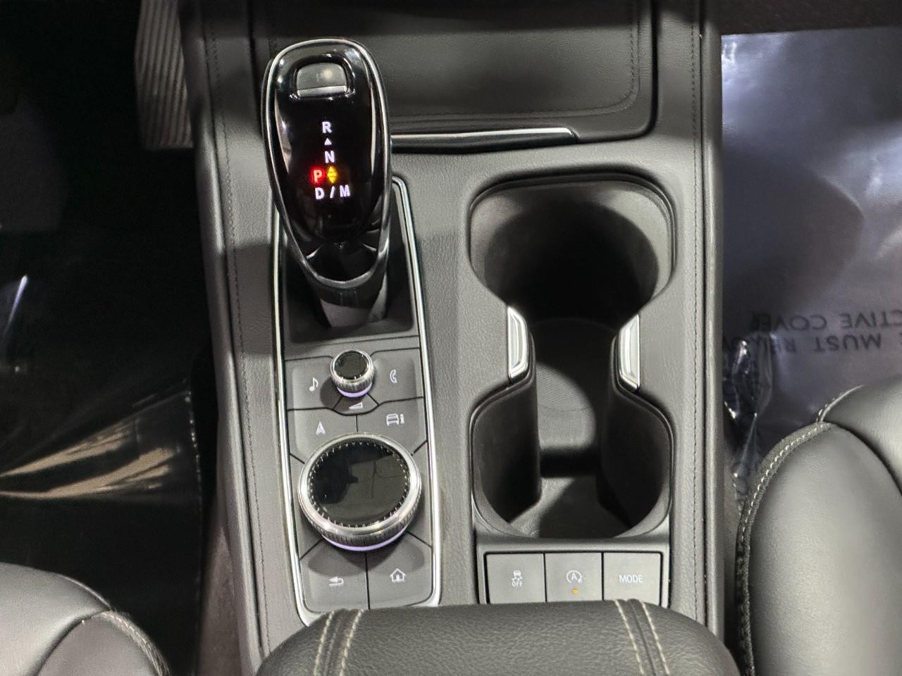 Cadillac XT4 Vehicle Full-screen Gallery Image 15