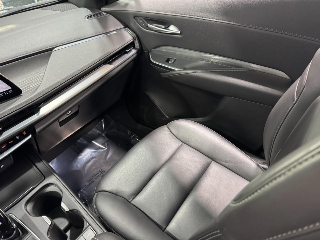 Cadillac XT4 Vehicle Full-screen Gallery Image 16